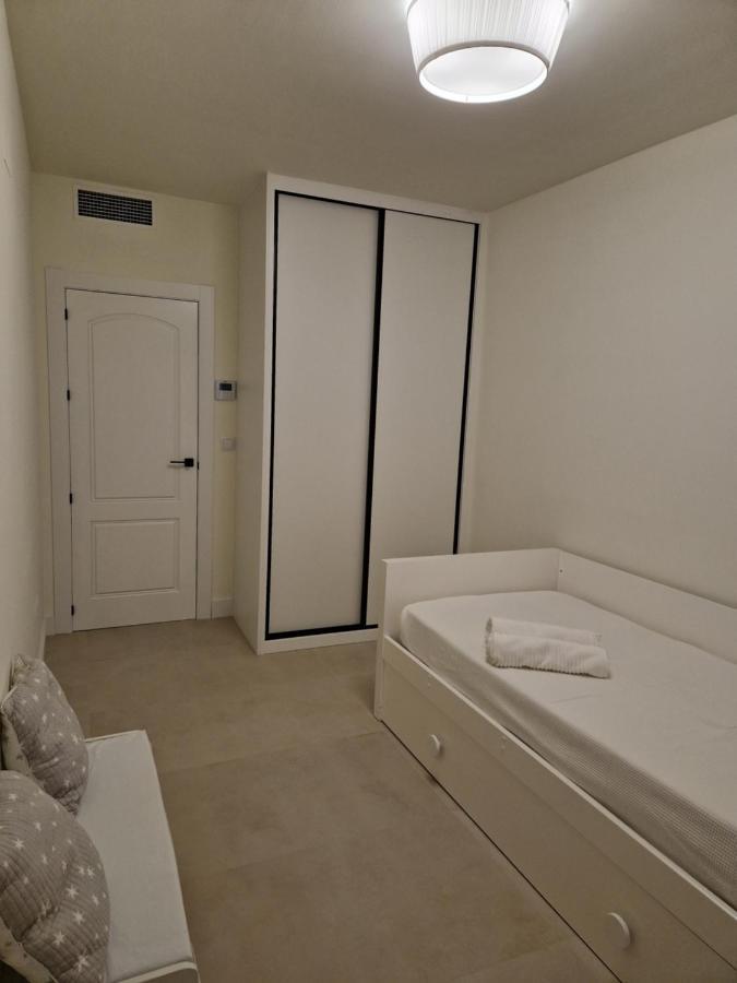 V27 Apartament *