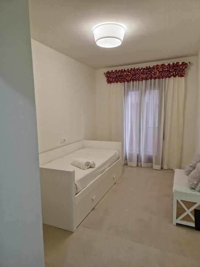 V27 Apartament *